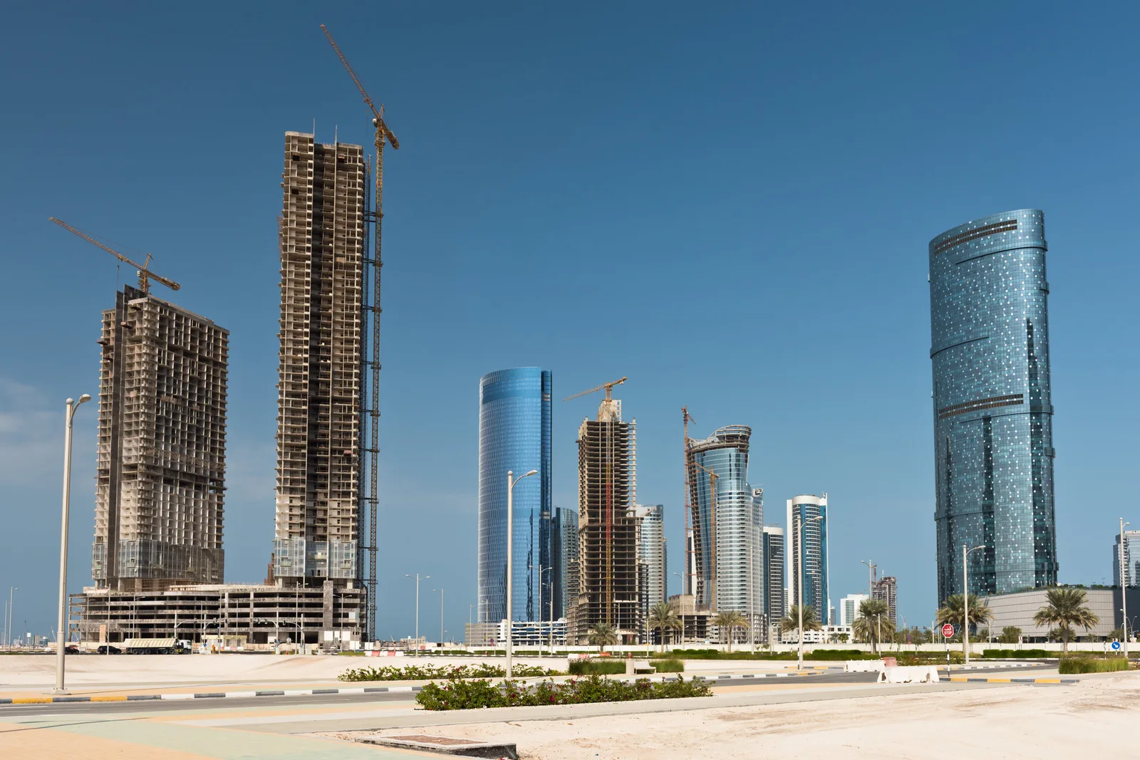 فهم الفروق الرئيسية بين مساحة البناء الإجمالية (BUA) والمساحة الطابقية الإجمالية (GFA)